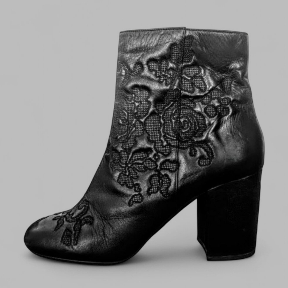 👢 Michael Kors VTG Leather Embossed Floral Side Zip Boots /Ankle Booties Black - Picture 7 of 10